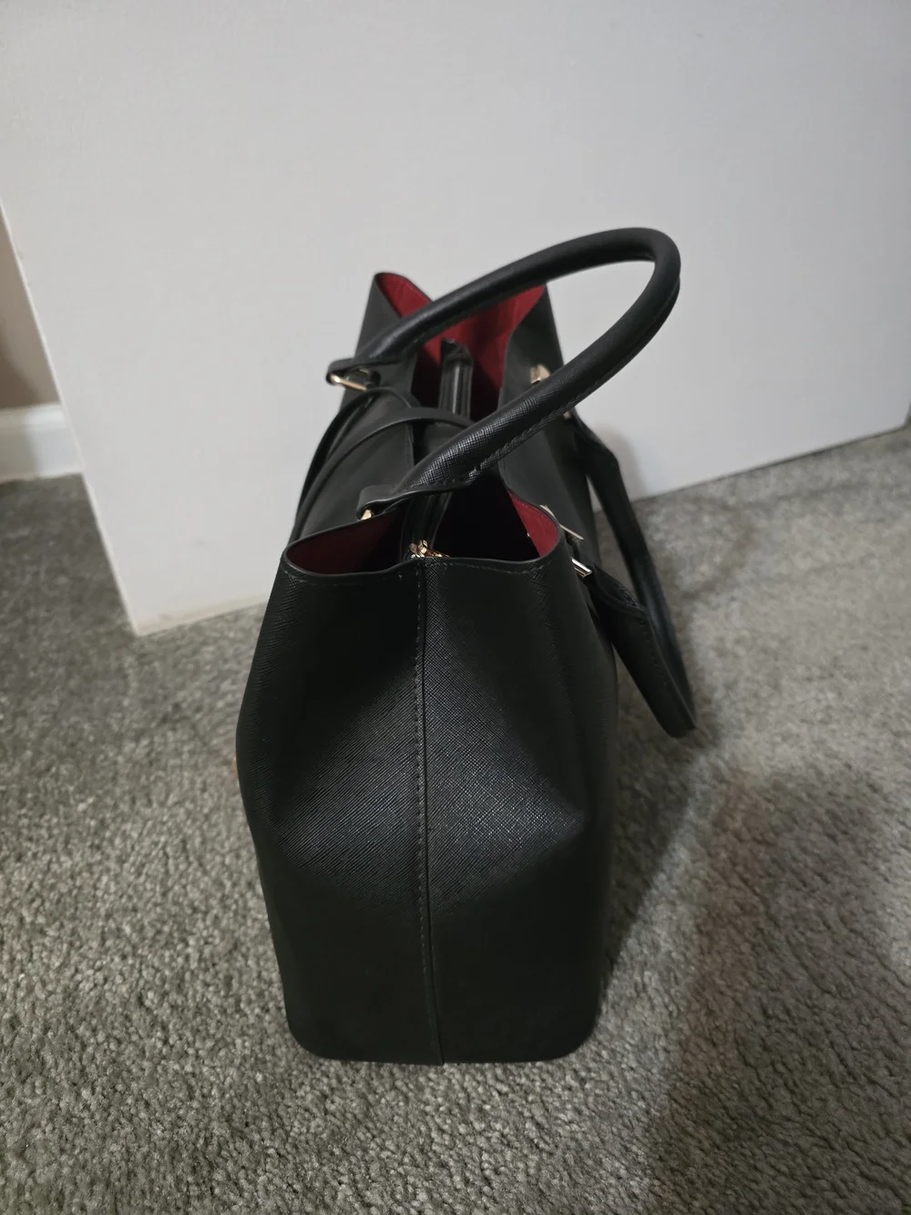 Aldo Aquafynaax Classic Black Tote Shoulder Purse with Red Interior - Picture 3 of 9